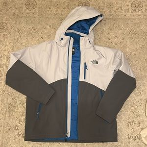 Men’s large north face jacket. Removable hood. Like new.